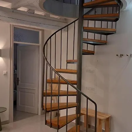 House Mvsevm 4* 아파트 *