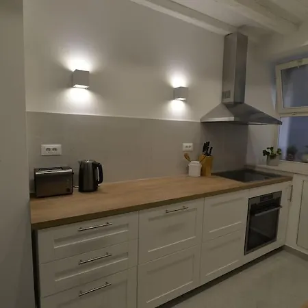 House Mvsevm 4* Appartamento Vis